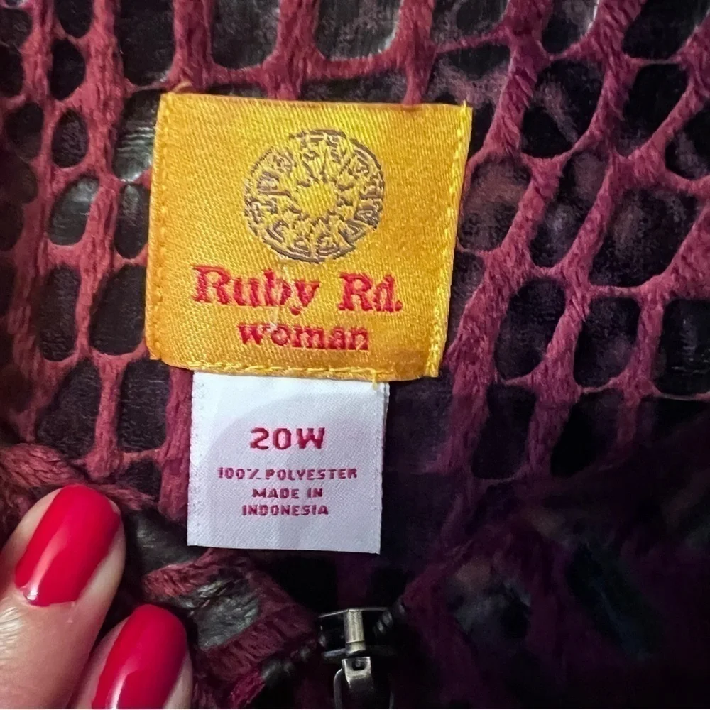 NWT Ruby Rd Woman Sz 20 W Full Zip Maroon Black Gator Jacket 3/4 Sleeve Collared